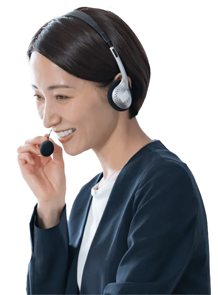 笑顔の女性オペレーター